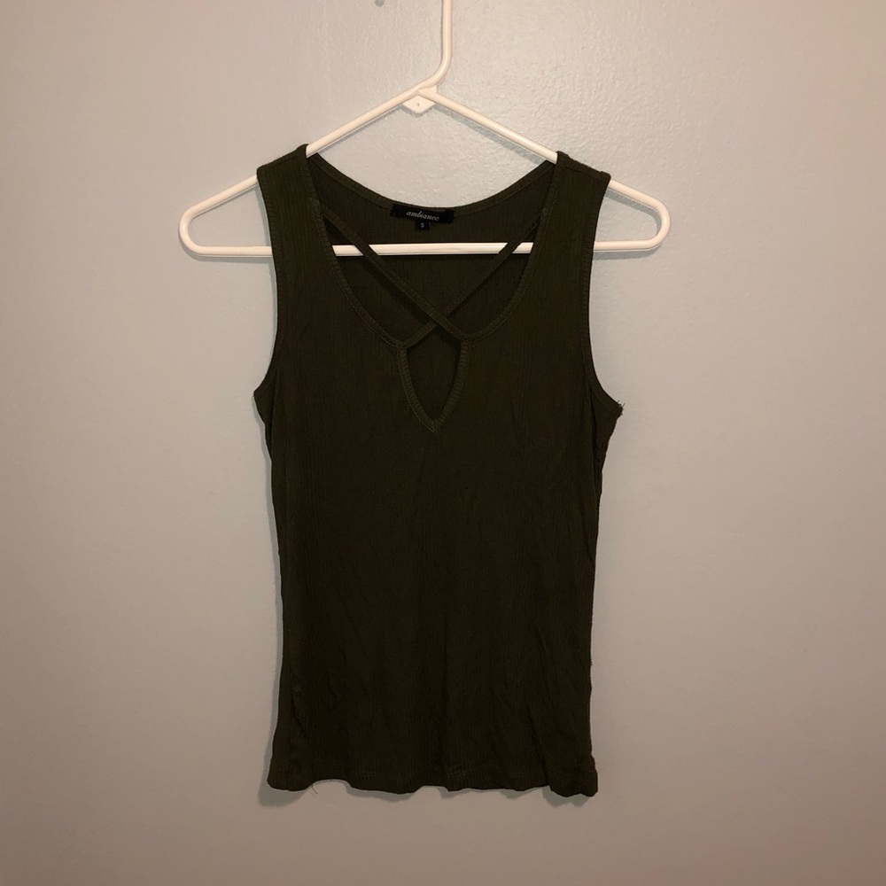Key hole neck top